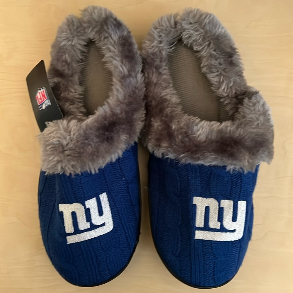 NY Giants Ladies Slippers Size L (9-10) NWT